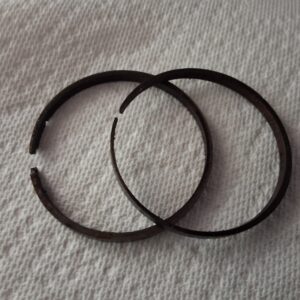 Row boat motor piston rings
