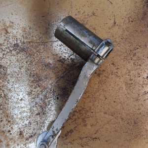 Evinrude tiller braket mount 101449