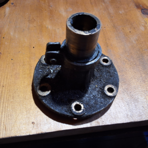 Row boat motor bottom flange