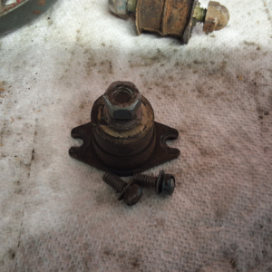 Evinrude upper mount  303879