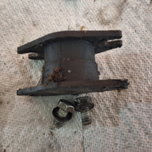 Evinrude lower mount 303881