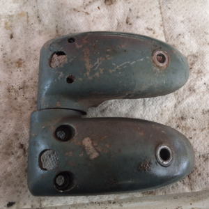 Evinrude  lower housing 303896 303897