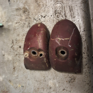 Johnson lower  mount cover 305554 305555