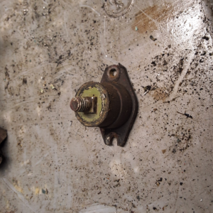 Johnson upper side mount 303879